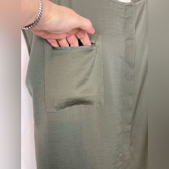 Chicos Cap Sleeve Boxy Blouse w/ pockets hidden button down 3 - Picture 4 of 9